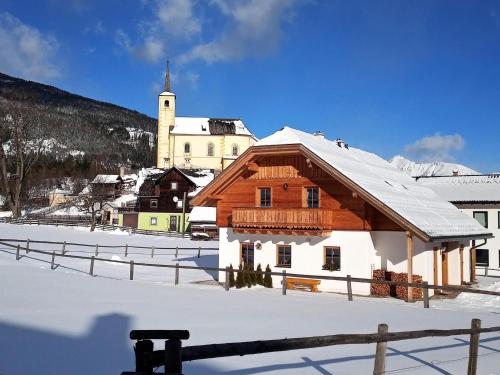 Wolfgangchalet A — 4-Star Luxury Hotel in Mauterndorf, Austria