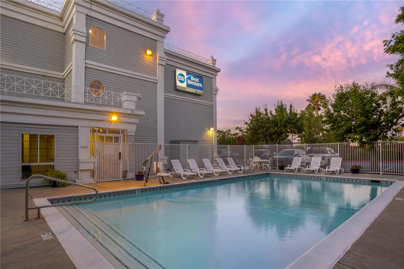 Best Western Luxury Inn - photo 39