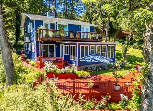 4 Bedroom 2 Bathroom Lake Heaven with 50ft lakefront on Honeoye lake — 4-Star Luxury Hotel in Armada, United States