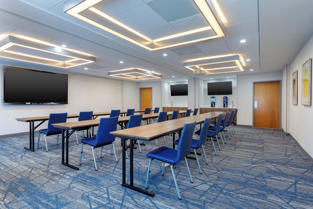 Holiday Inn Express & Suites Lancaster by IHG - photo 86