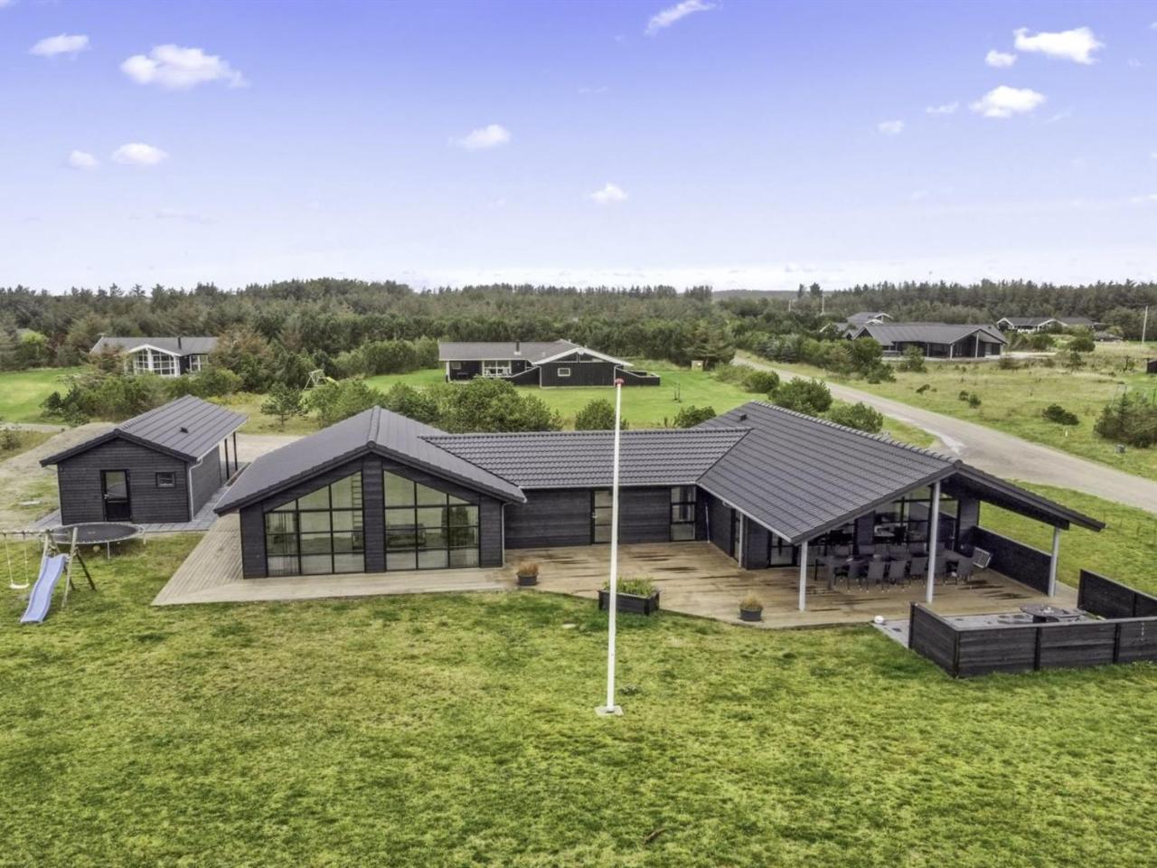 Holiday Home Juho 900m from the sea by Interhome — 4-Star Luxury Hotel in Lokken, Denmark