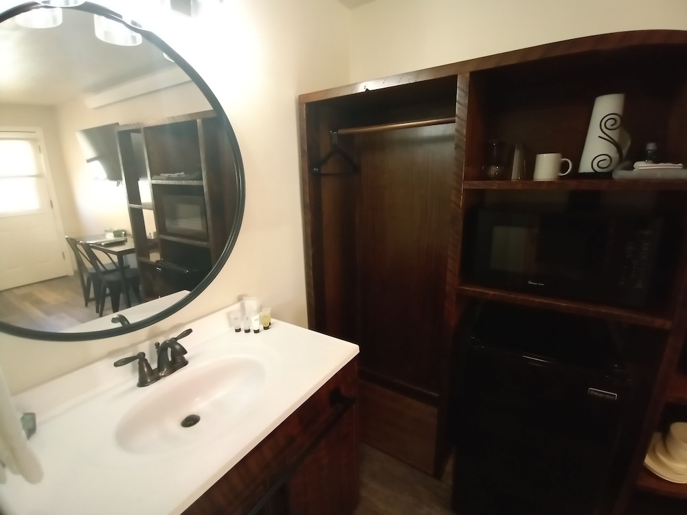 Yellowstone Riverside Cottages - photo 33