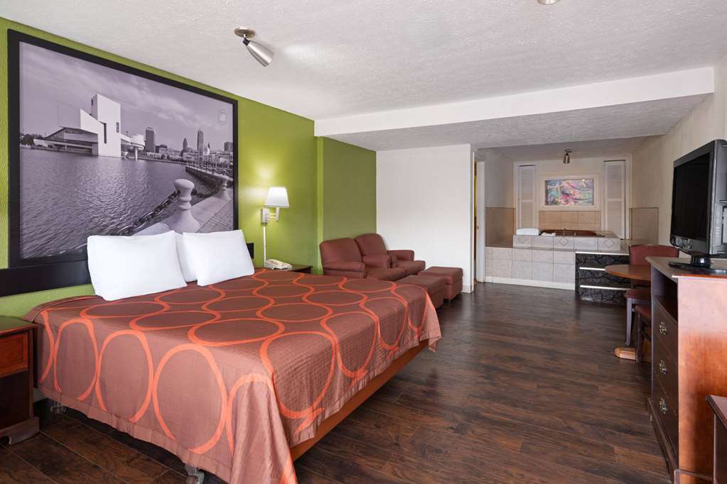 Super 8 by Wyndham Youngstown Girard - photo 22