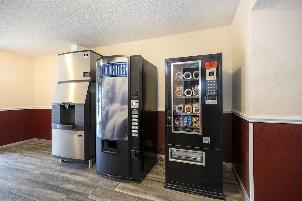 Red Roof Inn Lumberton - photo 20