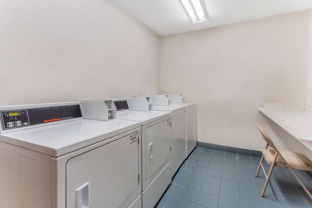 La Quinta Inn & Suites by Wyndham Redding - photo 32