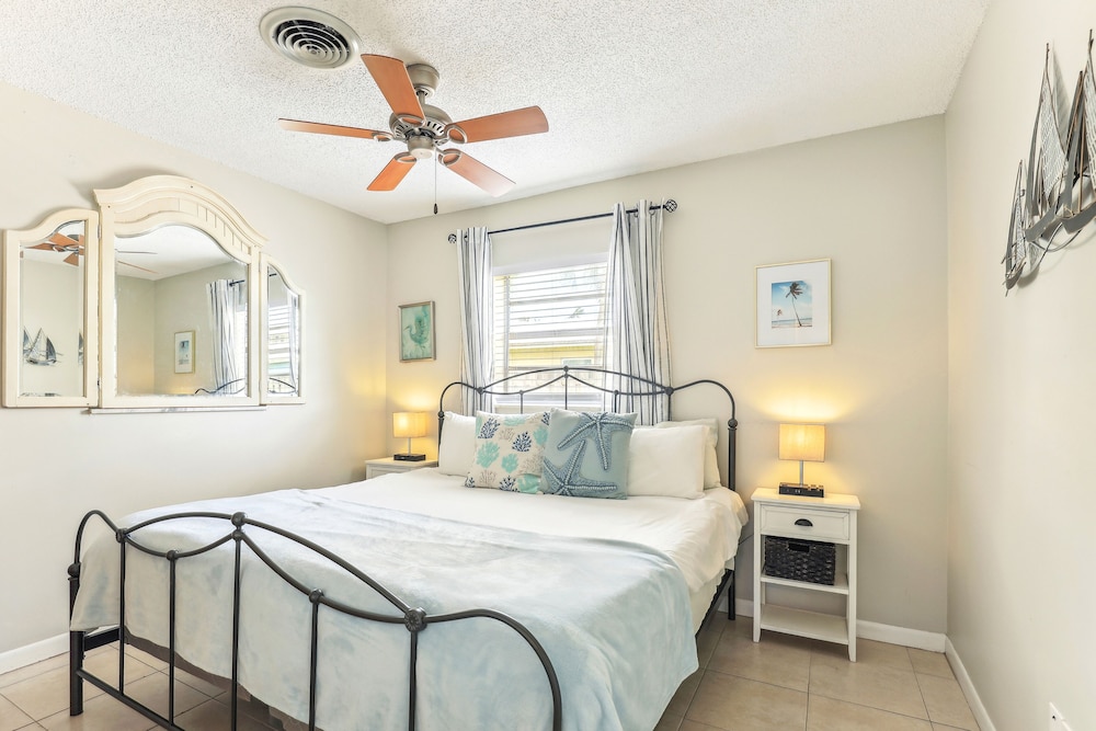 Jensen Beach Home quarter Mi to Beach Access - photo 3