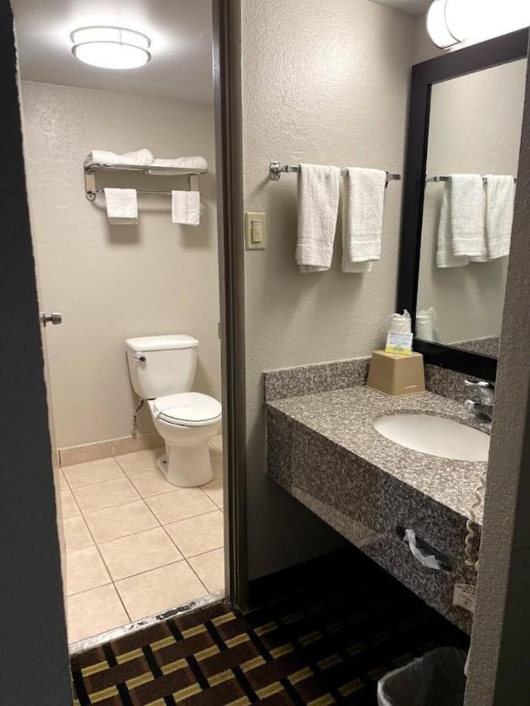 Days Inn by Wyndham Fort Wright Cincinnati Area - photo 35