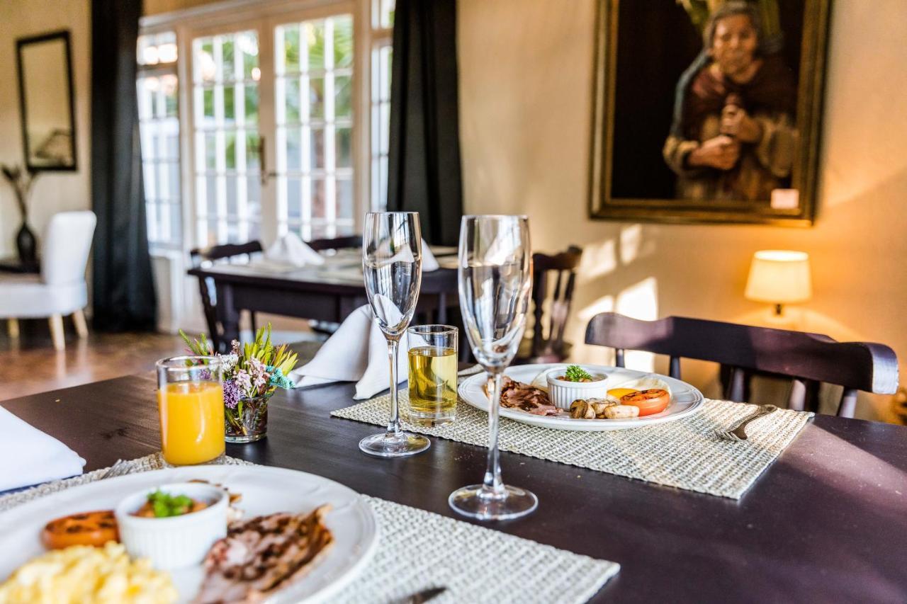 Le Petit Chateau — 4-Star Luxury Hotel in Cape Town, South Africa