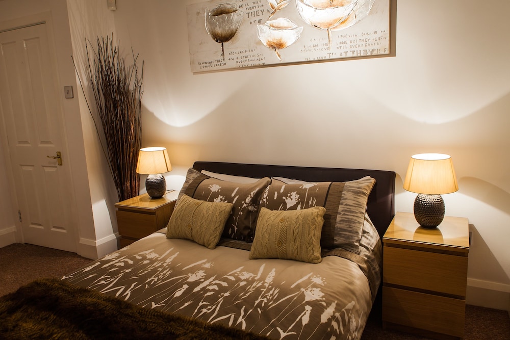 Central Suite Simple2let Serviced Apartments — 4-Star Luxury Hotel in Halifax, United Kingdom