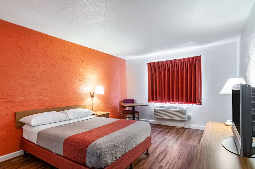 Motel 6 Naperville IL - photo 8