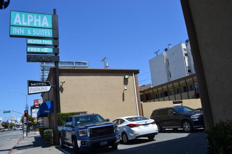 Alpha Inn & Suites - photo 12