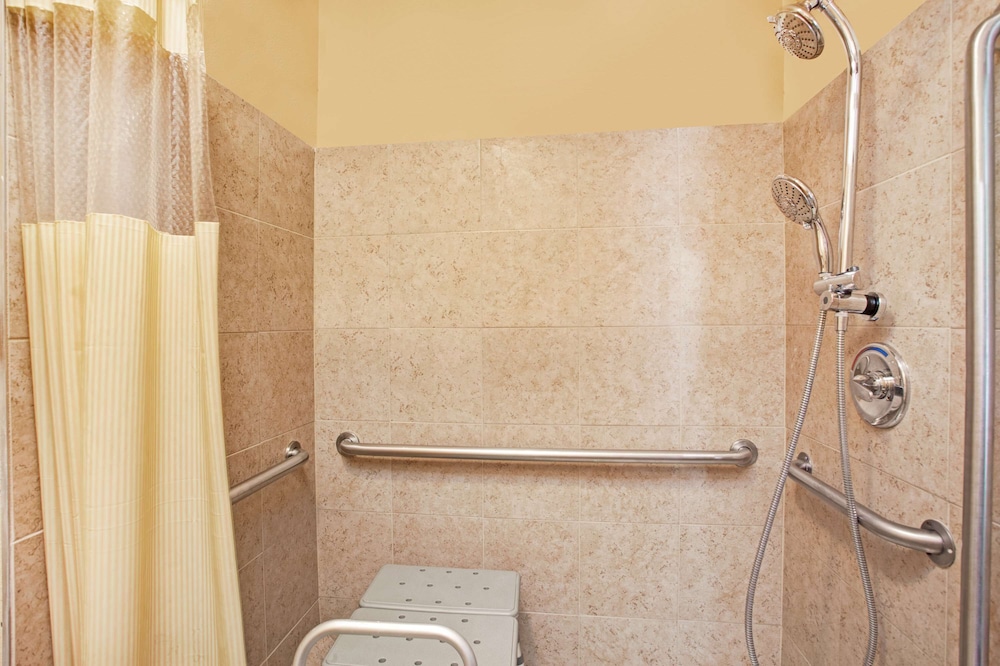 Days Inn by Wyndham Marietta White Water - photo 16