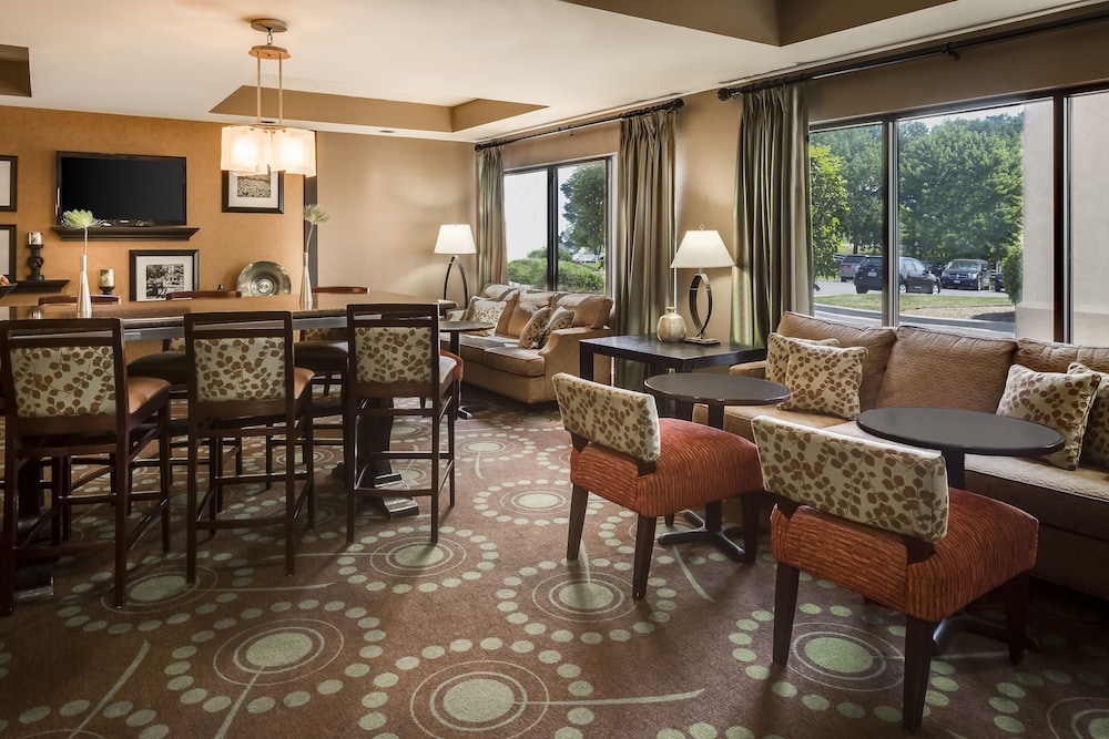 Hampton Inn Iowa City Coralville - photo 6