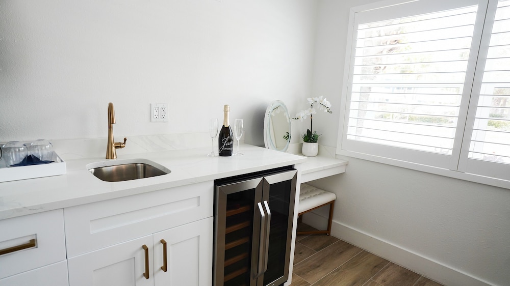Ivory Sands Beach Suites - photo 18