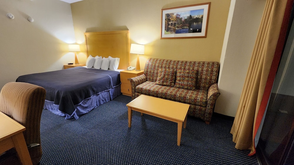 Katahdin Inn & Suites - photo 15
