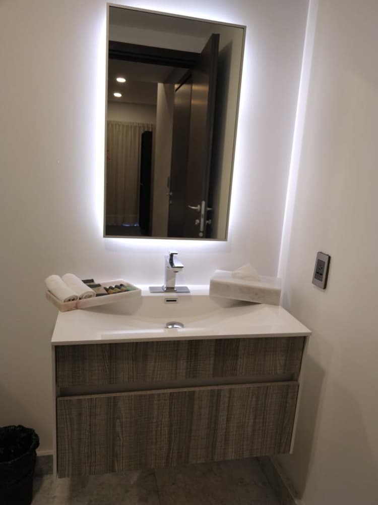 Bathroom sink