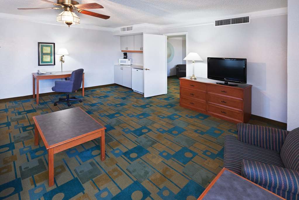 La Quinta Inn by Wyndham Austin Oltorf - photo 21