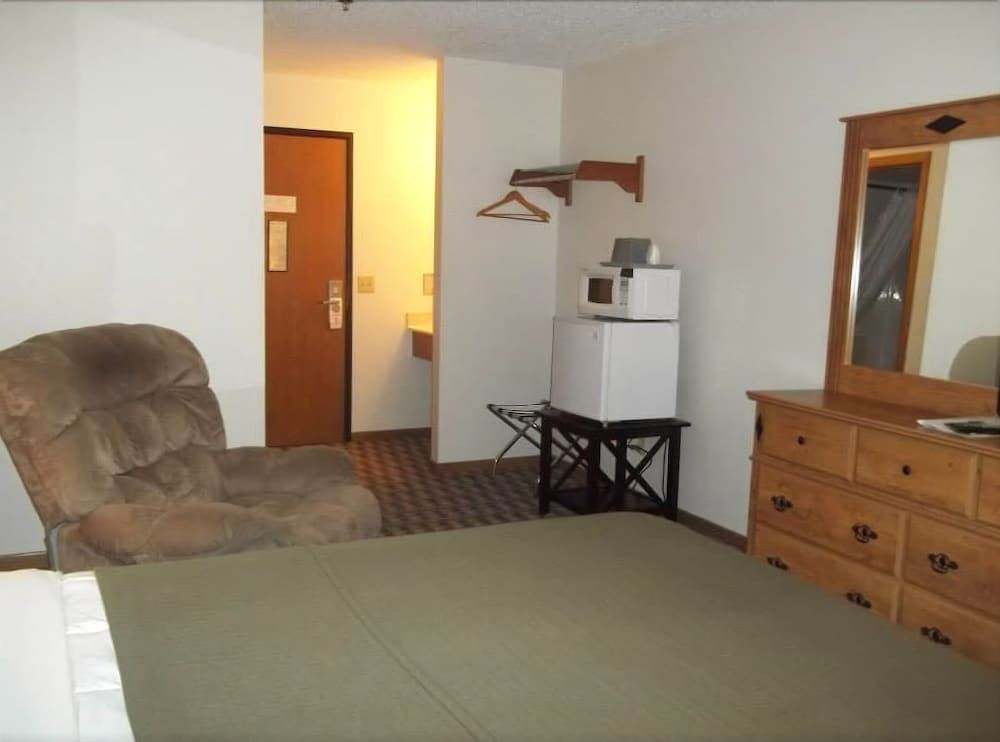 Burke Inn Motel & Suites - photo 18