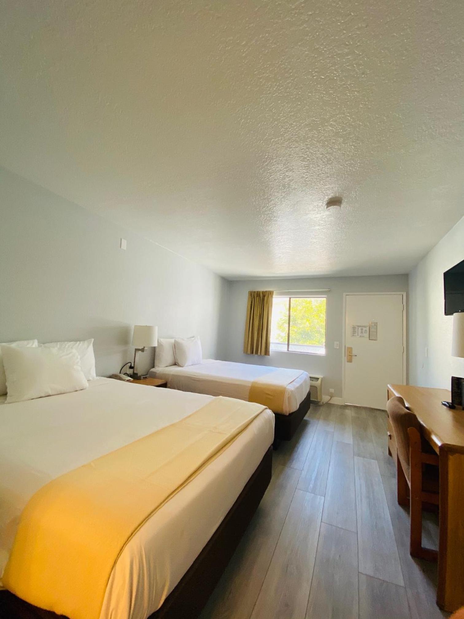 E Z 8 Motel Old Town - photo 3