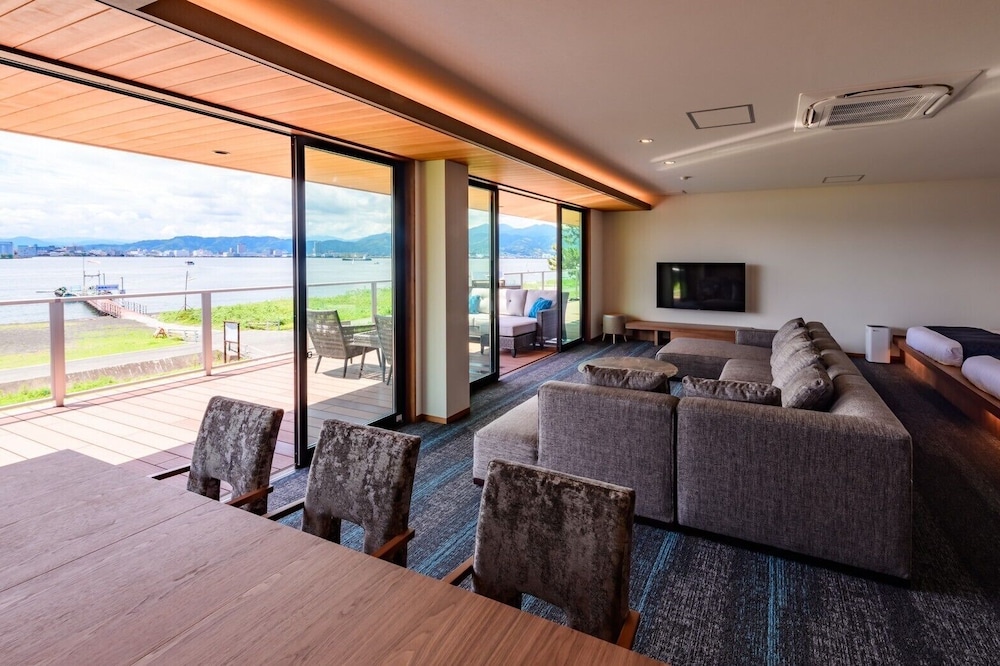 ‘Ulalena in Shizuoka, Japan