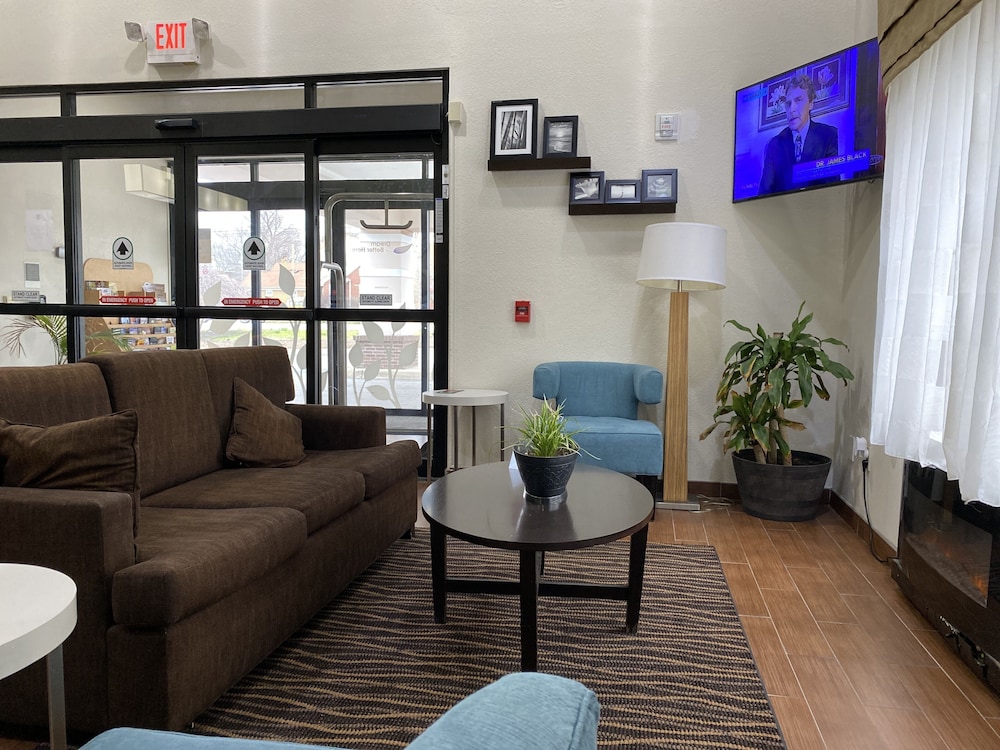 Spark by Hilton Louisville Airport - photo 11