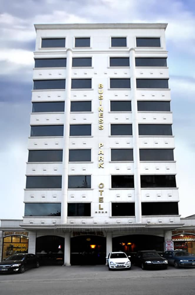 Hotel S. R. Lounge - carbon neutral hotel in Multan