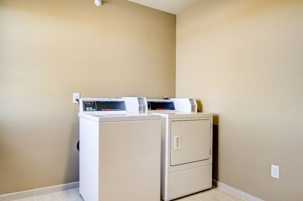 Castle Rock Inn & Suites - photo 33