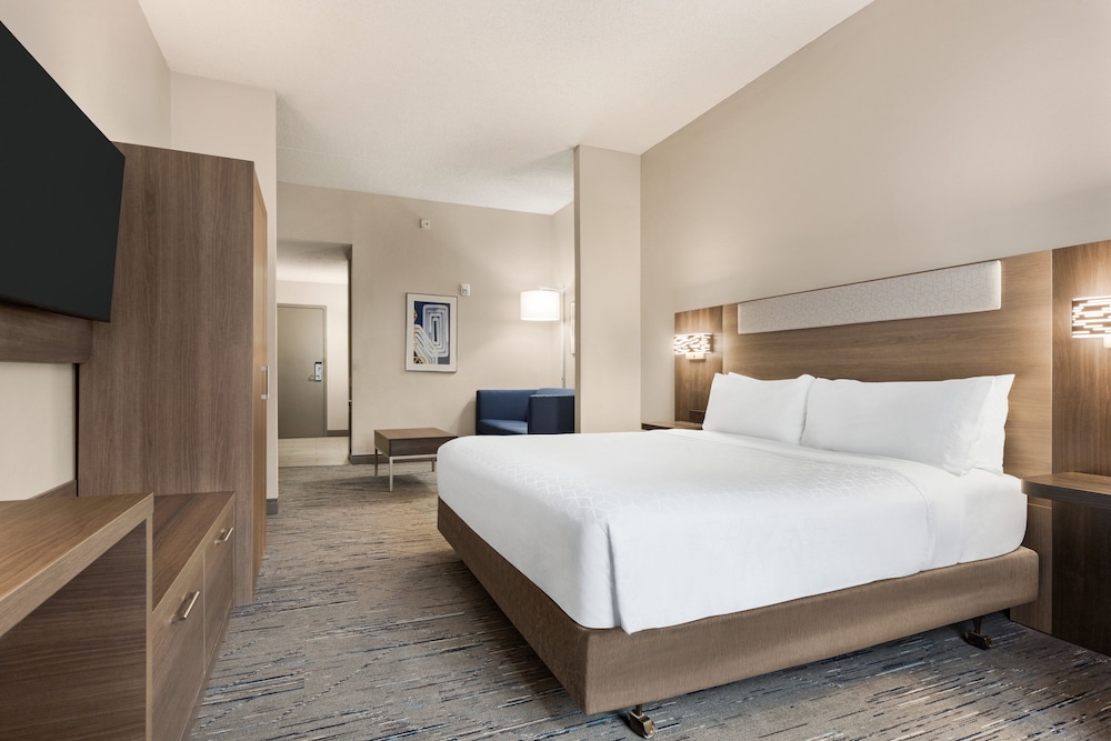 Holiday Inn Express & Suites Greenville Downtown by IHG - photo 14