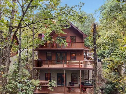 Forest Hollow - carbon neutral hotel in Pigeon Forge
