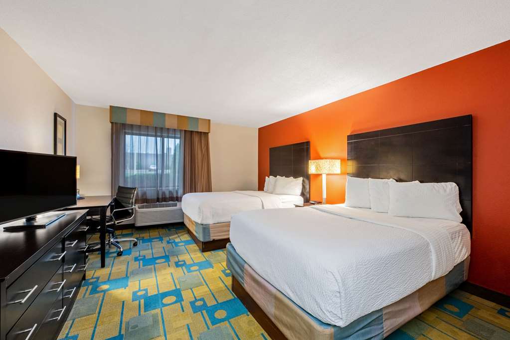 La Quinta Inn & Suites by Wyndham Mansfield OH - photo 23