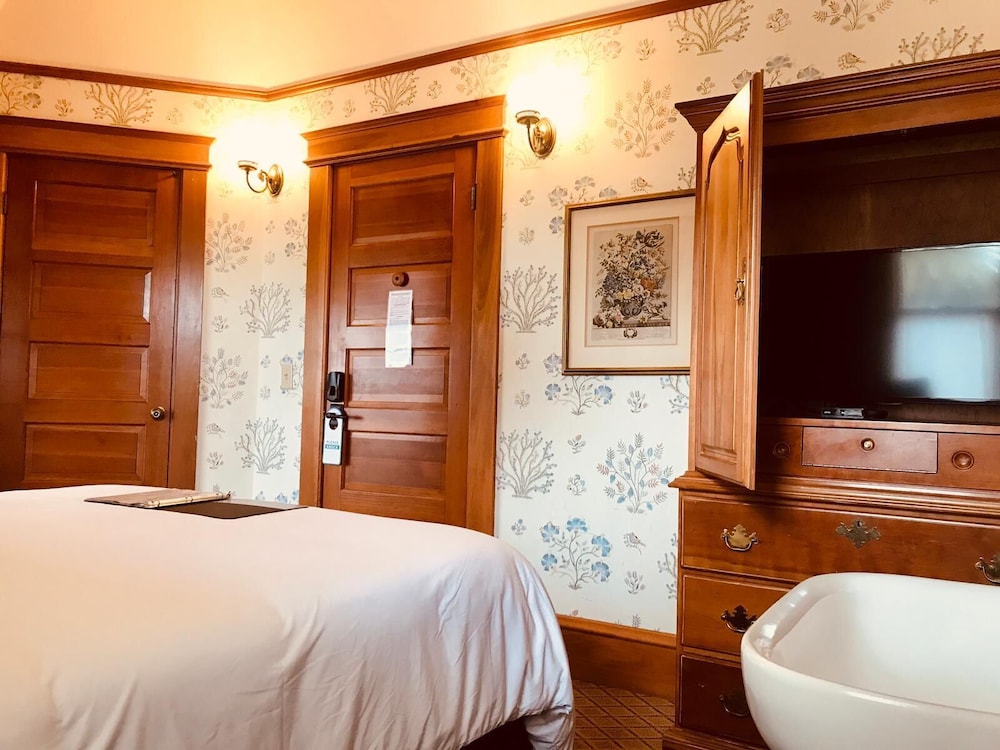 Pacific Grove Inn - photo 35