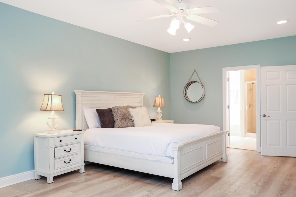 Five on the Beach by Pristine Property Vacation Rentals — 4-Star Luxury Hotel in Port Saint Joe, United States