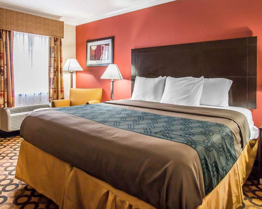 Econo Lodge Richmond Hill - photo 11