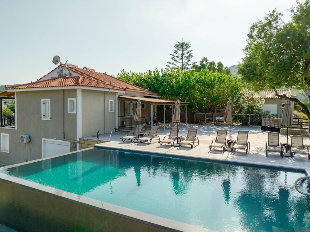 Iphigenia Apartments at Katelios — 4-Star Luxury Hotel in Kefalonia, Greece