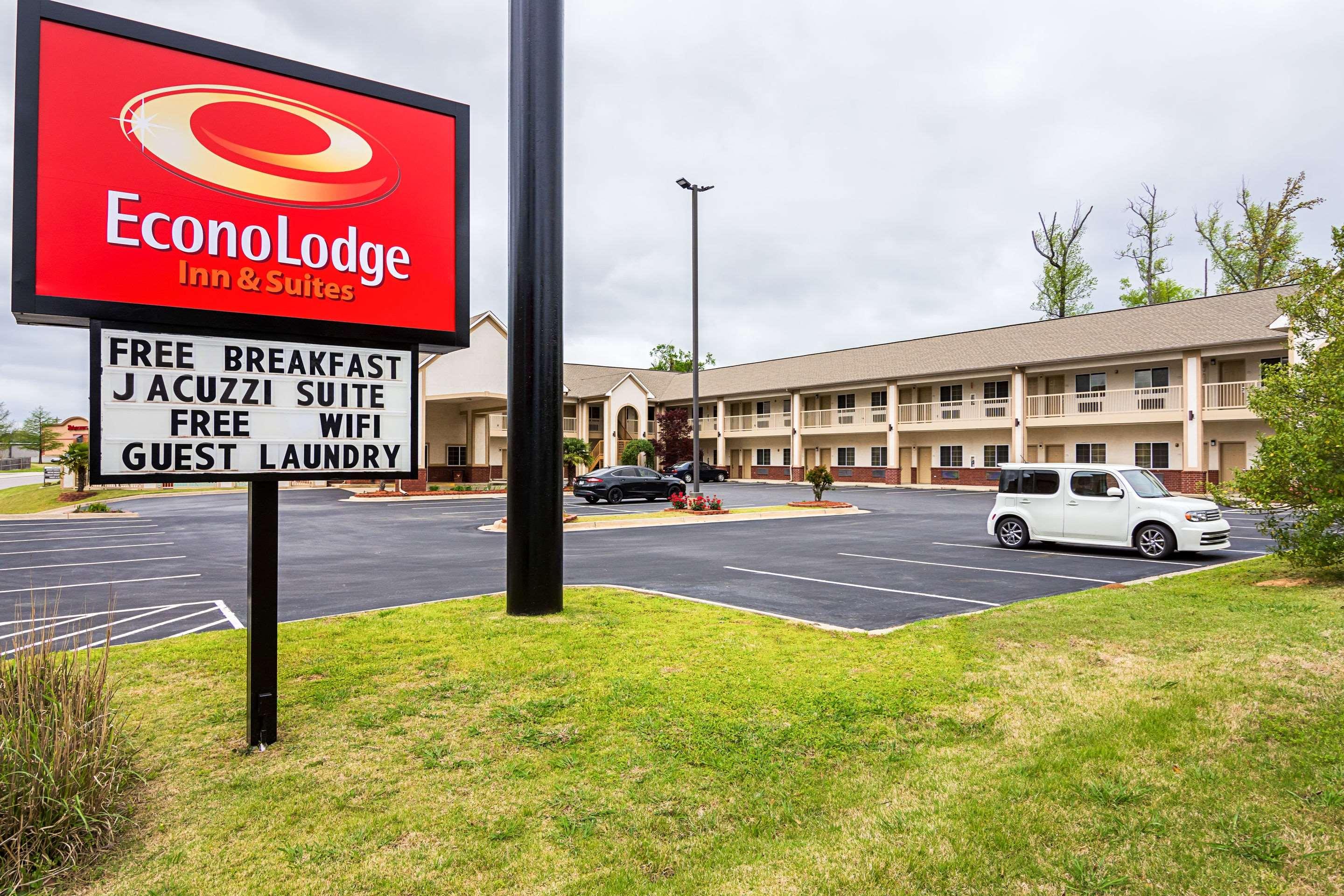 Bryant Inn & Suites - photo 41