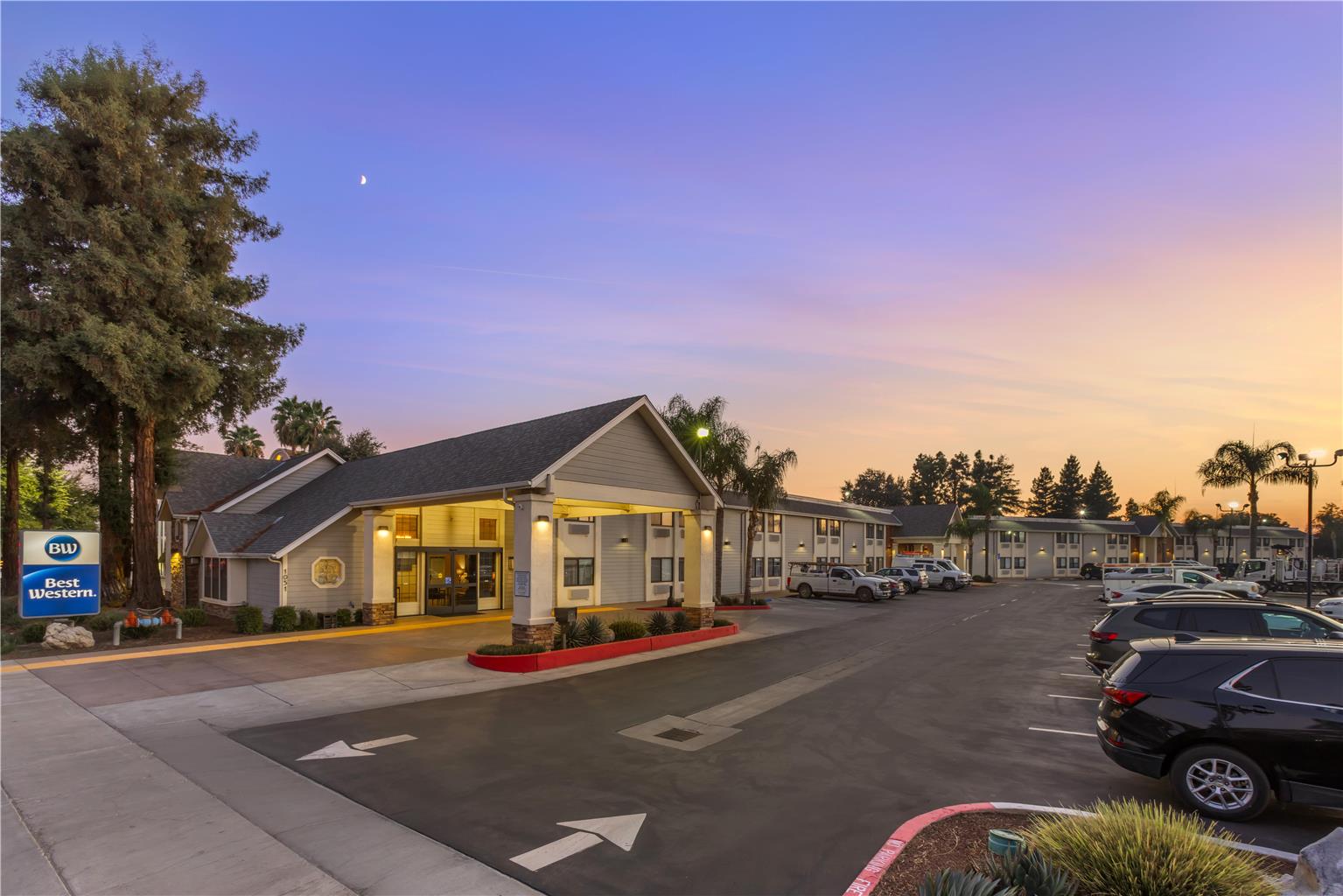 Best Western Town & Country Lodge - photo 2