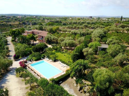 Agriturismo Borgo Levante — 4-Star Luxury Hotel in Augusta, Italy