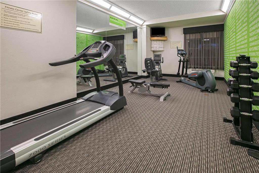 La Quinta Inn & Suites by Wyndham DFW Airport South Irving - photo 6
