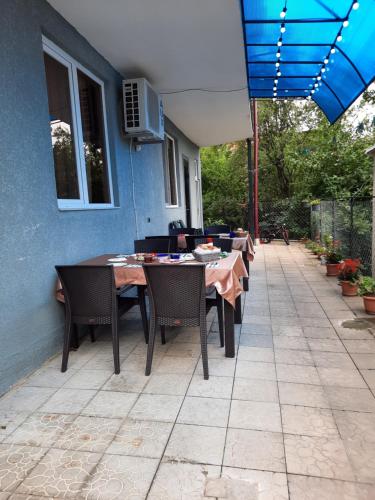 Makos Guest House