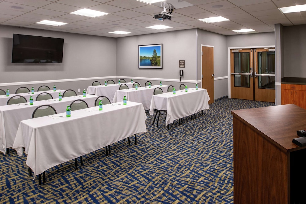 Hampton Inn Eugene - photo 40