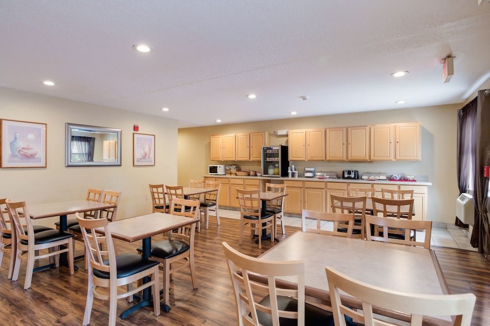 Econo Lodge Painted Post Corning - photo 17