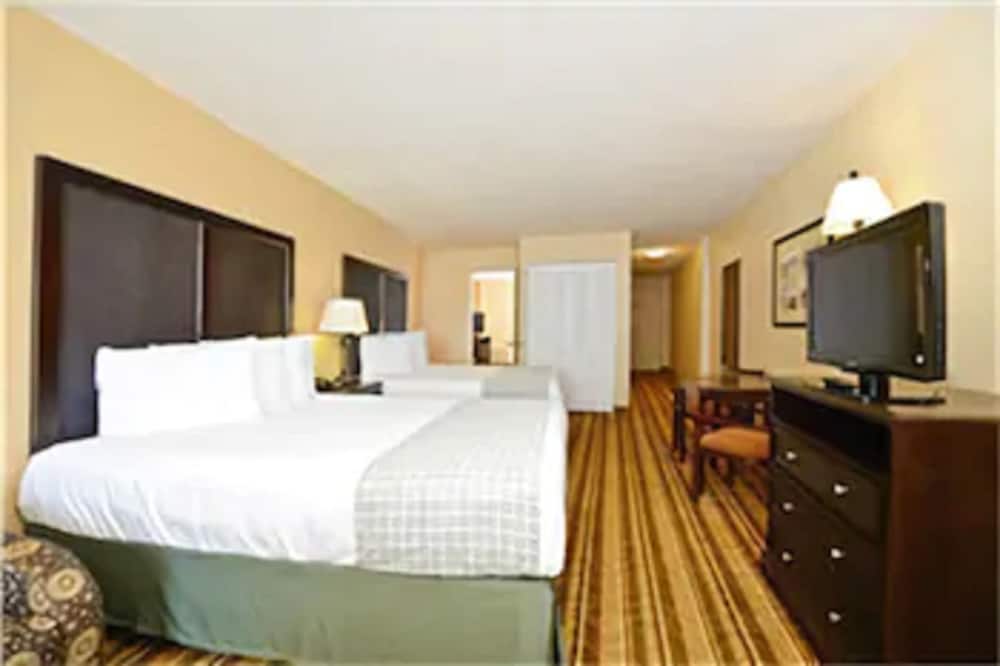 RUSHHH Daytona Beach Tapestry Collection by Hilton - photo 12