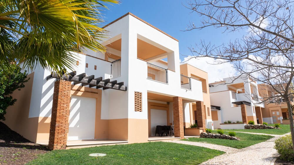 Vale Da Ribeira Residences — 4-Star Luxury Hotel in Mexilhoeira Grande, Portugal