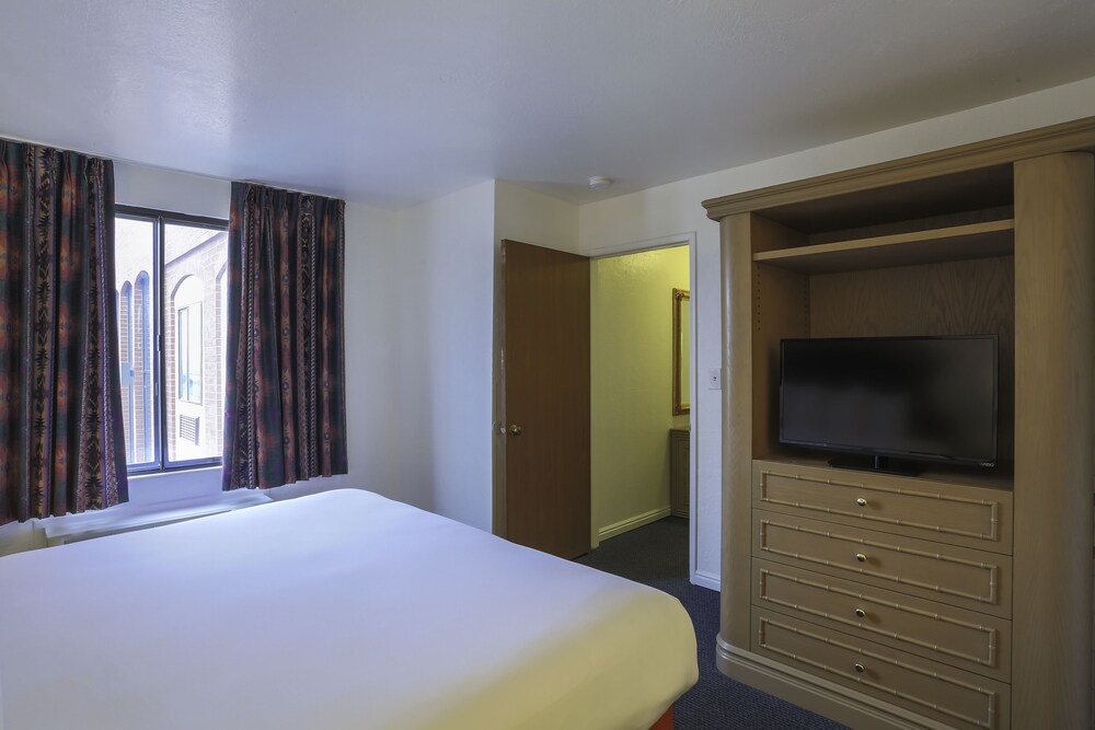 Airport Inn Hotel - photo 27