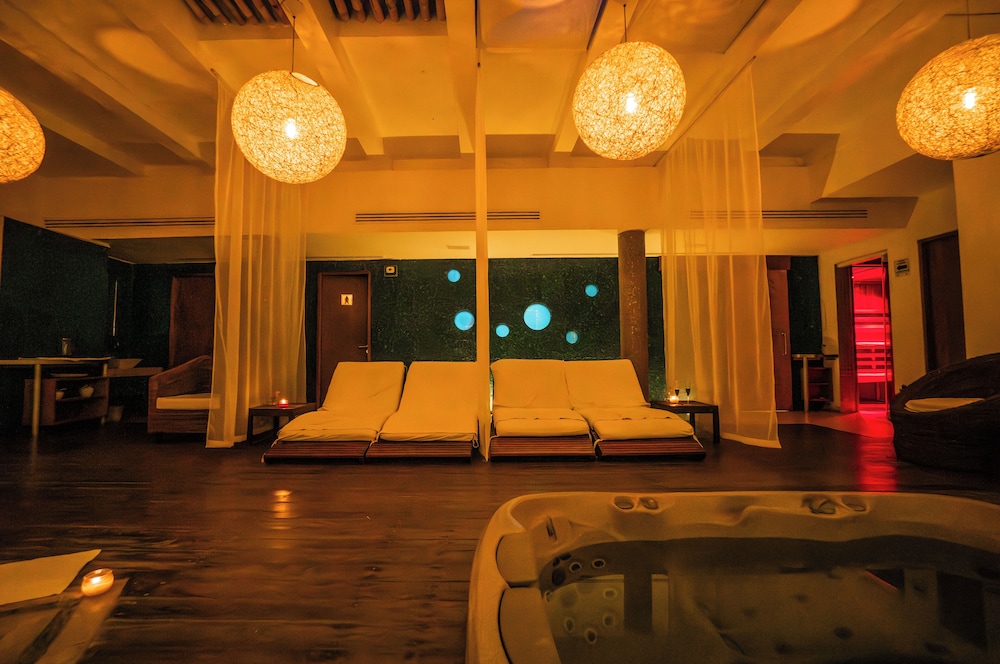 Artisan Family Hotels And Resorts Playa Esmeralda