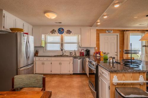 Beach Barracks by Oak Island Accommodations - photo 30