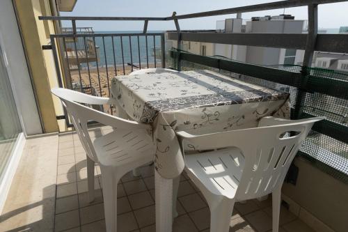 Lux Kobler Luminoso Appartamento Fronte Mare — 4-Star Luxury Hotel in Lido Di Jesolo, Italy