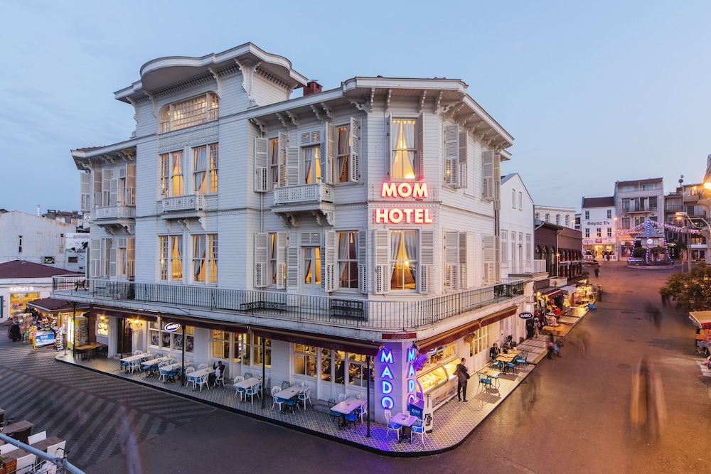 Mom Hotel — Adalar — photo 2