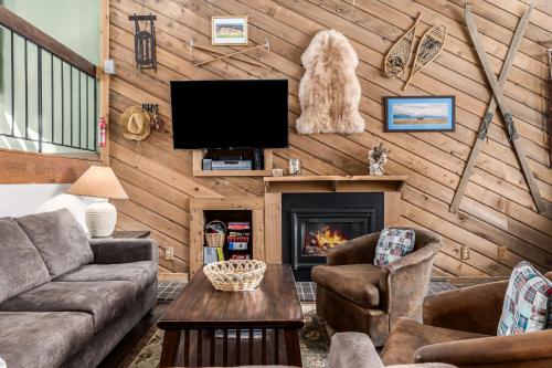 Cedars 42 Ski In Ski Out Walk to Main St Sleeps 10 in Breckenridge, United States