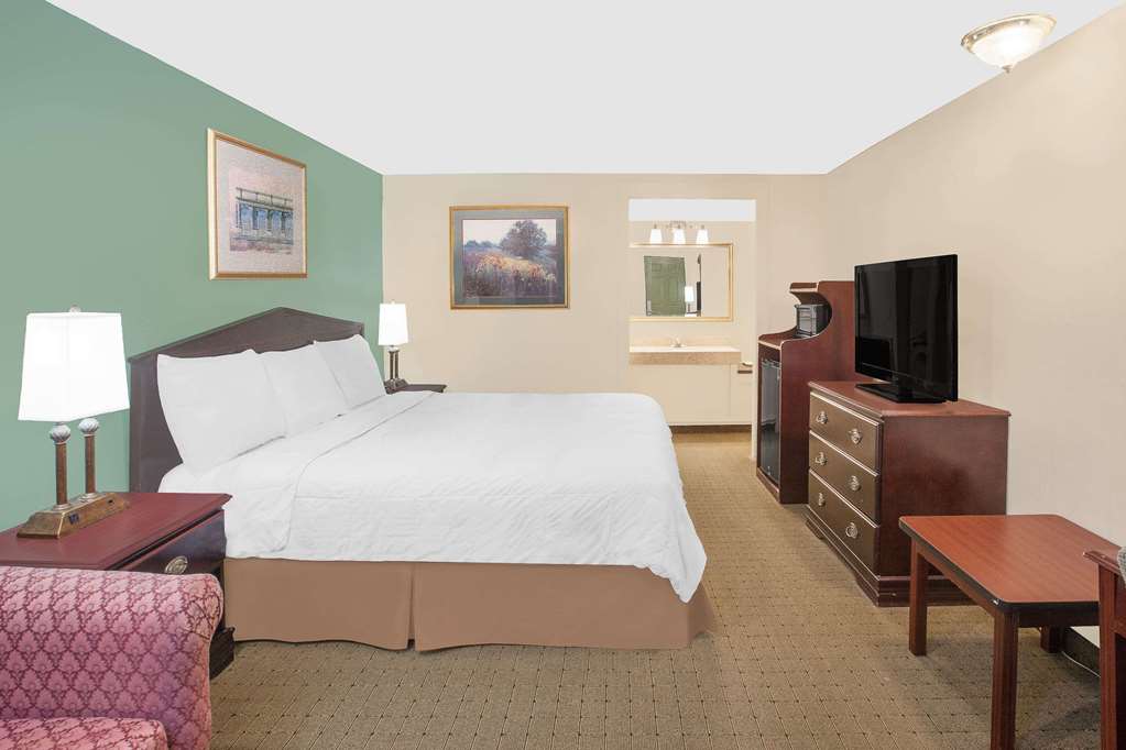 Knights Inn Battle Creek - photo 5